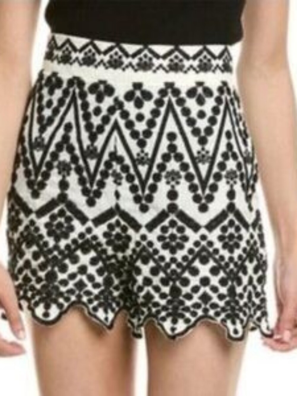 NWT NEW ZARA Black and White Patterned Shorts SZ SMALL, waist 28